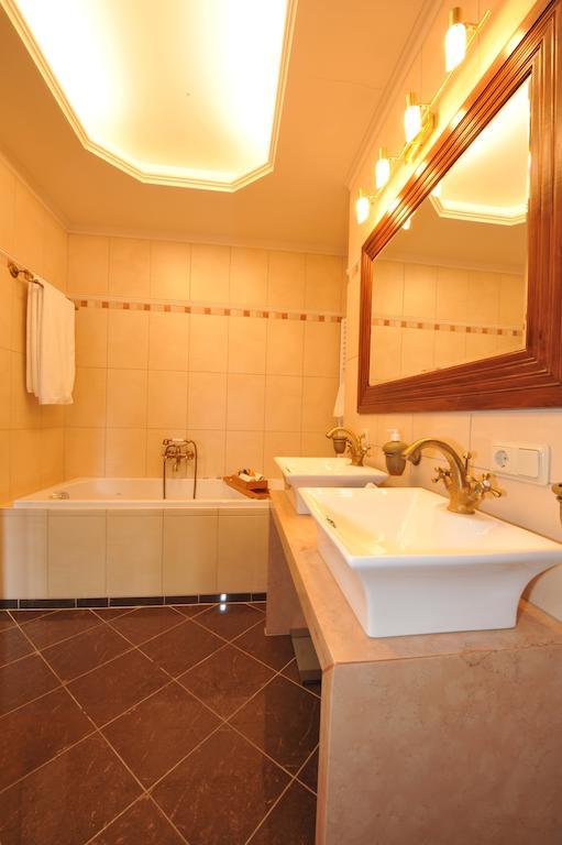 Hotel Gutshaus Kubbelkow Bergen Auf Rugen Habitación foto